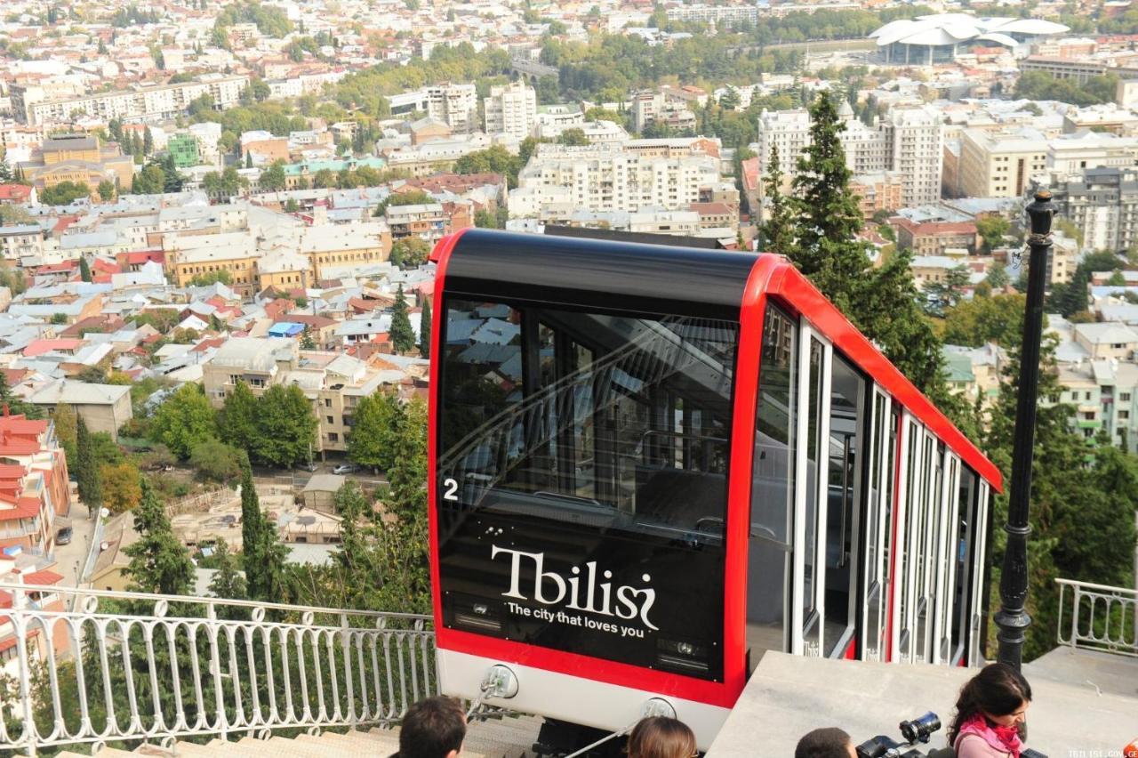 Walk Everywhere! Tbilisi Esterno foto